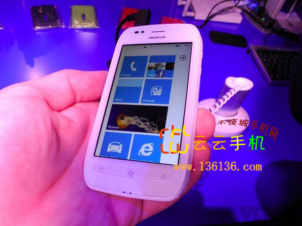»WP7 ɫŵLumia 710ͼ